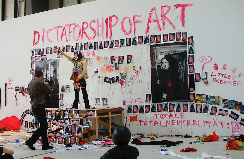 ヨナタン・メーゼ　Jonathan Meese “Dictatorship of Art” 「アート独裁政権」 @ 横浜トリエンナーレ Yokohama Triennale 2008